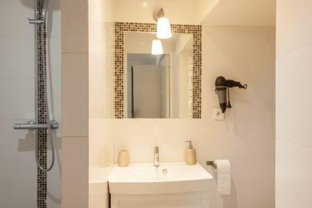 Le - Hyper Centre De - Proche Insead Apartment *